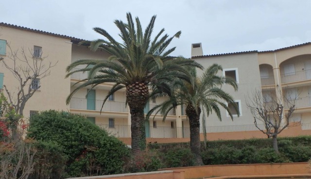 Charming T2 with swimming pool near St Tropez