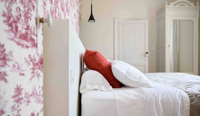 Château Haut Cazevert Guesthouse with Private Pool, Wi-Fi, and Air Conditioning
