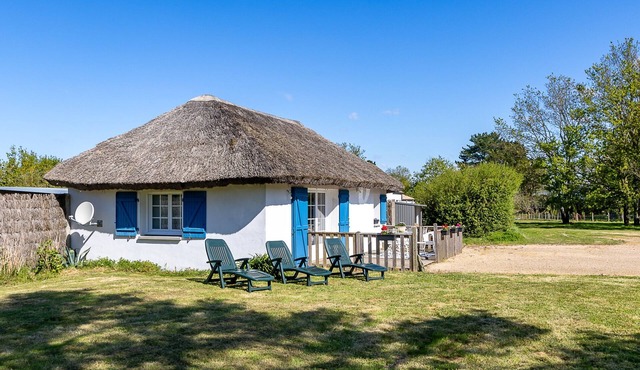 Château Trompette Cottage with Private Terrace, Garden, Air Conditioning and Wi-Fi