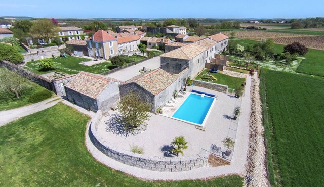 Chez Coco Gite 4 etoiles, parking, wifi, piscine chauffée, 4 personnes.