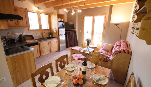 CHEZ EUGENIE - ALBIEZ MONTROND