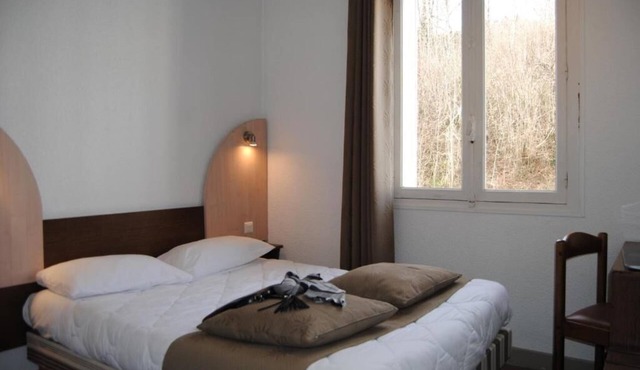 Comfort Stay! Peaceful Retreat near Gazost! Parking, Onsite Restaurant!