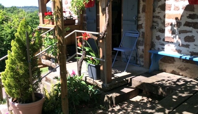 Comfortable house. Possibility 4 max. Enclosed garden with trees.