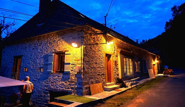 Comfortable and authentic holiday home in Orgnac-sur-Vézère on the Vézère