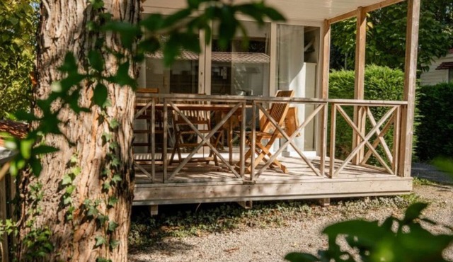 Comfortable mobile home for 5 with terrace in Espelette