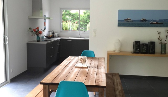 Contemporary, air-conditioned, 3-bedroom house—bright and quiet—in the Arcachon Basin