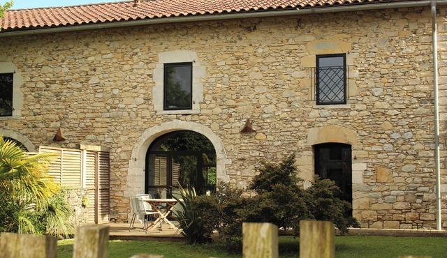 contemporary house in Landes property with authentic charm