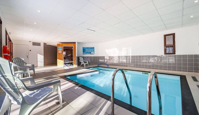 Cosy apartment for 6 people with pool, internet, TV and balcony
