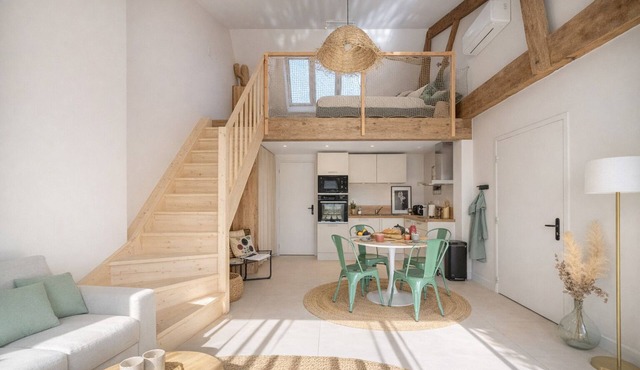 Cosy loft in former cannery: bright cocoon with mezzanine and terrace.