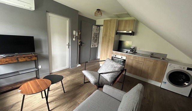 Cosy nest 25 m2: Downtown, Clim & Wifi small building downtown