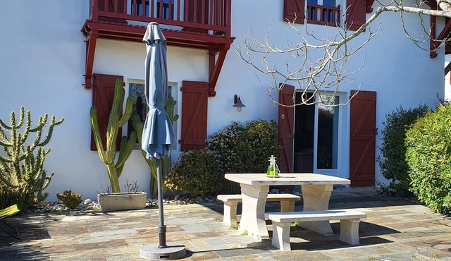 Country cottage, quiet and rest assured in charming Basque village