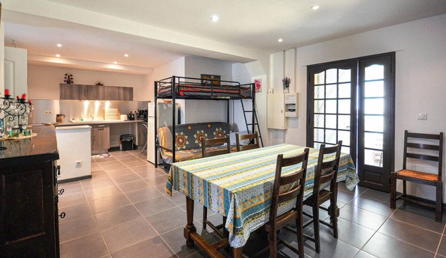 Cozy apartment in Six Fours les Plages