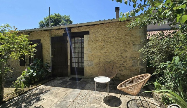 Cozy gÃ®te with private parking - 2 guests