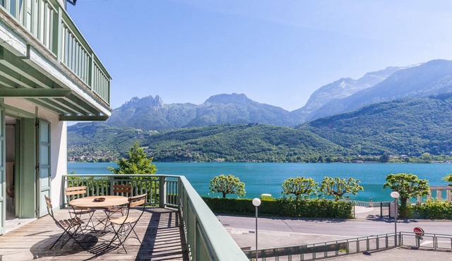 "Cozy Loft" facing Annecy Lake