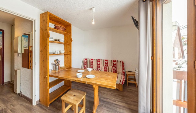 Cozy studio for 4, near chairlift, balcony