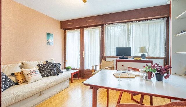 Cozy Studio for 4 in Saint Lary with Balcony, Parking, Near Ski Slopes