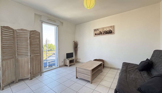Cozy Studio Near Beach & Shops with Balcony