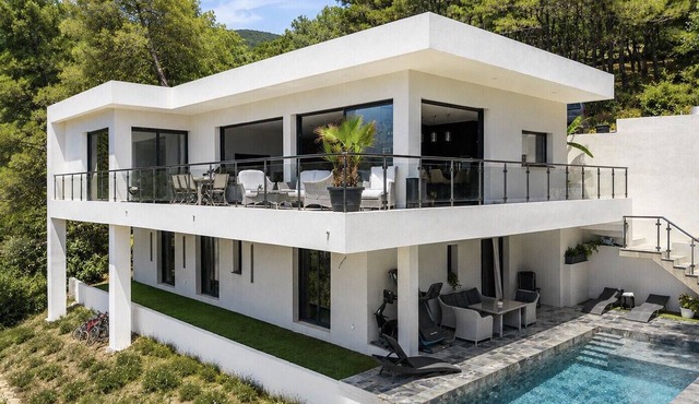 Dar Nora – Sea view villa with pool