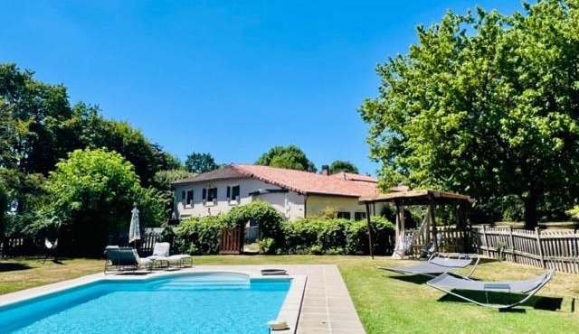 Domaine Bardon - Deux Gîtes avec piscine pouvant accueillir jusqu'à 14 personnes à la campagne, Charente-Maritime
