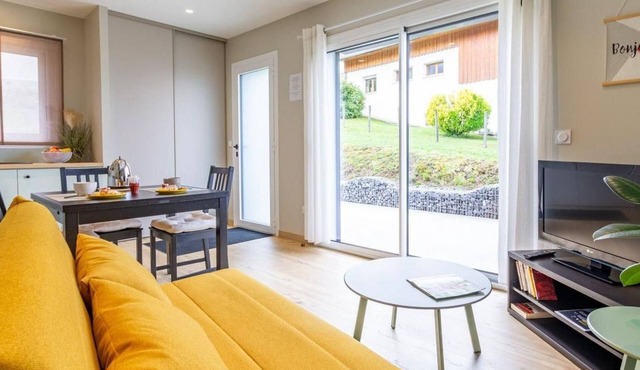 Doppelhaushälfte mit Terrasse by Interhome