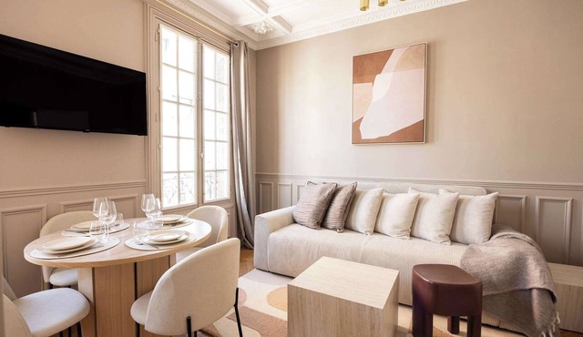 Elegant air-conditioned apartment with separate bedroom
