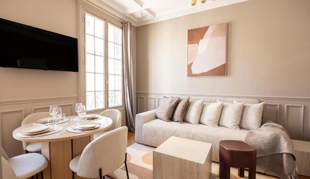 Elegant air-conditioned apartment with separate bedroom