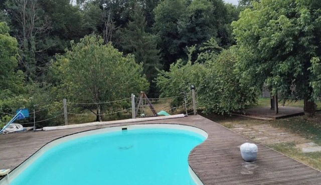 Entire house, private pool, and lush garden (1,500 m²)