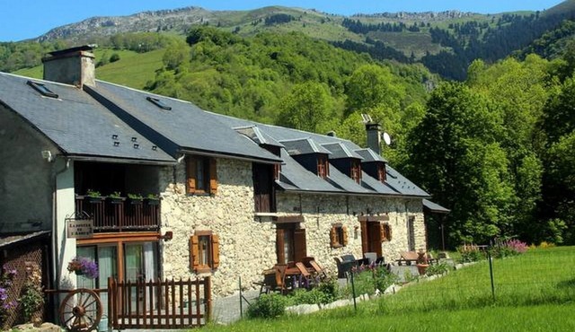 Estève Triple room at La Boucle de l'Adour