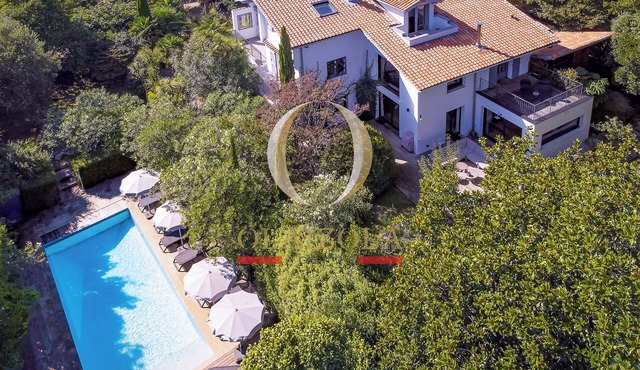 EXCEPTIONAL RESIDENCE WITH SWIMMING POOL