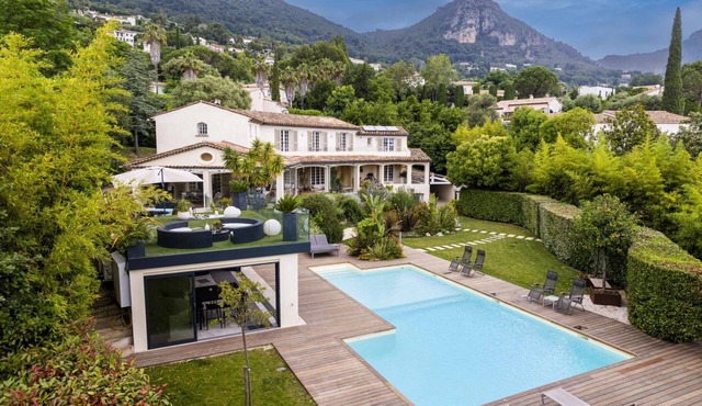 Exceptional villa with a 15-meter pool, spa, ocean views, and absolute tranquility