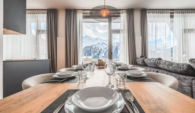 EXCLUSIVE L'Onyx Apartment for 12 People