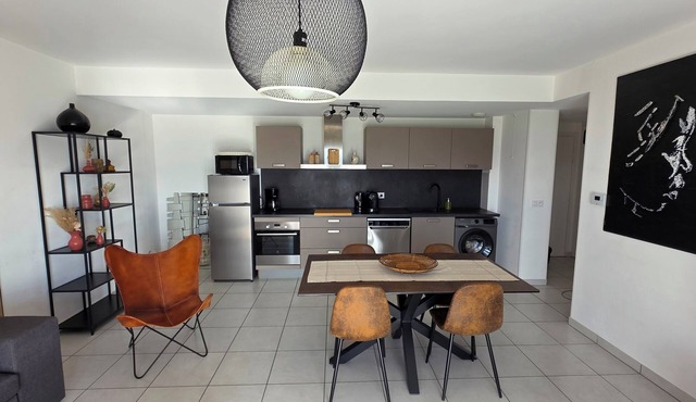 Facing the Jura, 70m² apartment 10 minutes from Geneva for 1 to 6 people