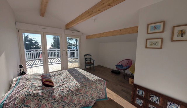 Family villa, sea view, beach and center on foot