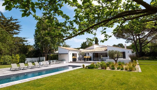 Fier - Sumptuous architect-designed villa with 15-metre swimming pool