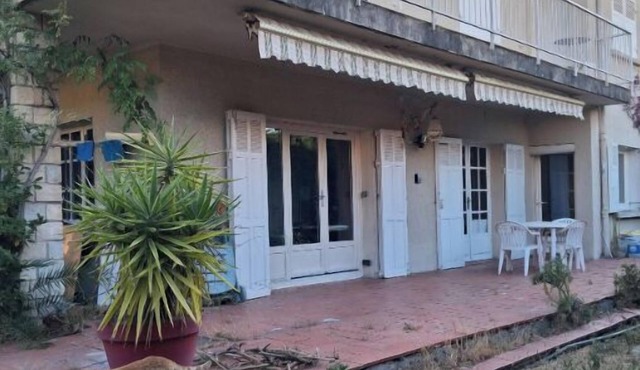 First floor villa 6km from the sea