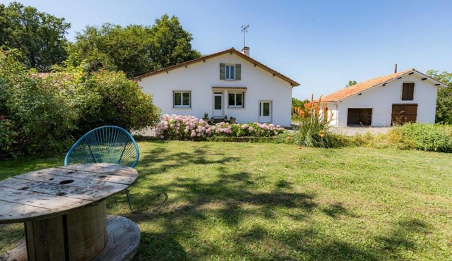 Gîte capérot in Eyrès - Moncube