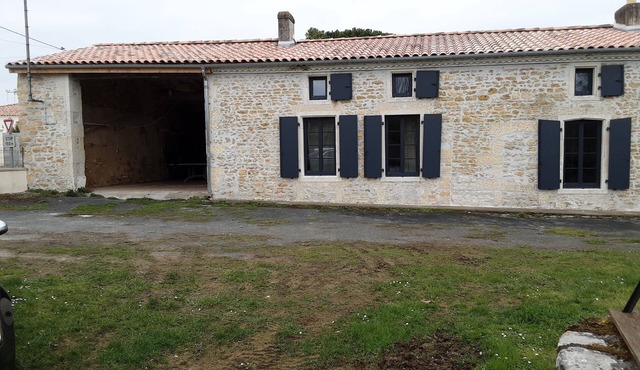 Gîte L'égoa se Situant Dans un Petit Hameau à 17km des Plages Charentaise
