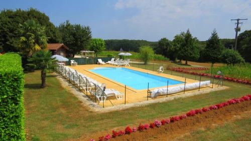 Gîte pour 12 avec terrasse et piscine partagée