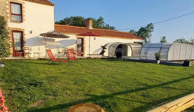 Gîte rénové avec piscine chauffée et jardin clos, à proximité des plages et de la campagne bio. - FR-1-426-531