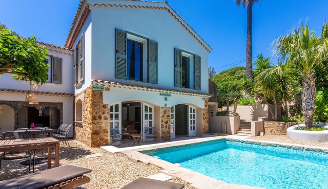 Garden-Level Villa & Independent Guest House 'Strelitzia' Near the Beach