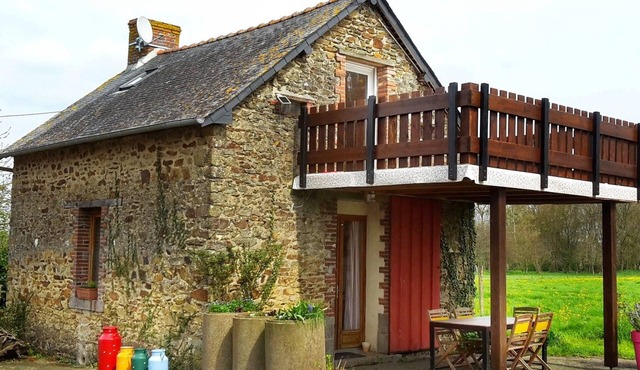 Gemütliches Steinhaus mit toller Sonnenterrasse inmitten von Feldern und Wiesen by Interhome