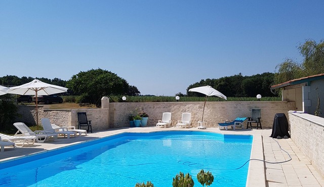 Gite 1 Poppies with 3 bedrooms for 8 people on the pegon estate.