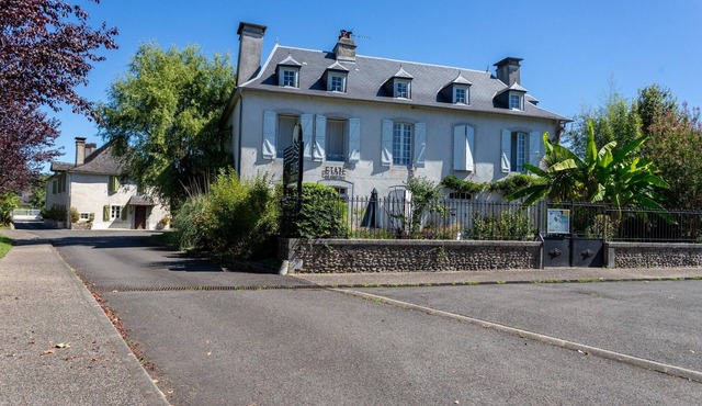 Gîte in Historic Home "Etape En Barétous" with Private Terrace, Garden, and Wi-Fi