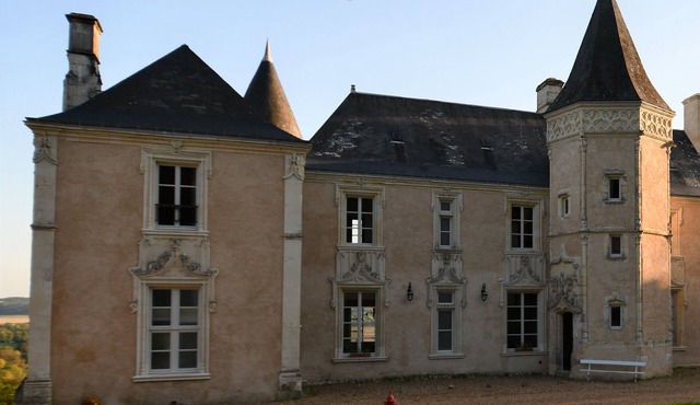 Gîte in the castle - swimming pool with view - charm, history and nature