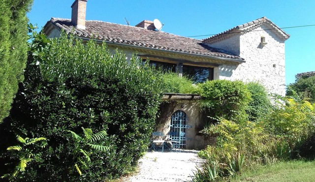GITE " le romarin " en quercy swimming pool and tennis court