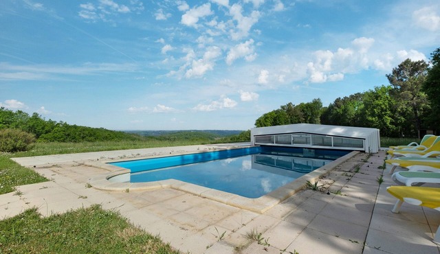 Gîte Prairie: Holiday Home with Private Pool and Garden