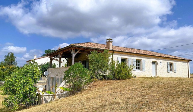 Gorgeous home in Anthé
