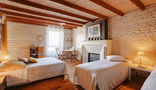 Guest Room 'Églantine' in Courçon – Sleeps 4, Breakfast Included