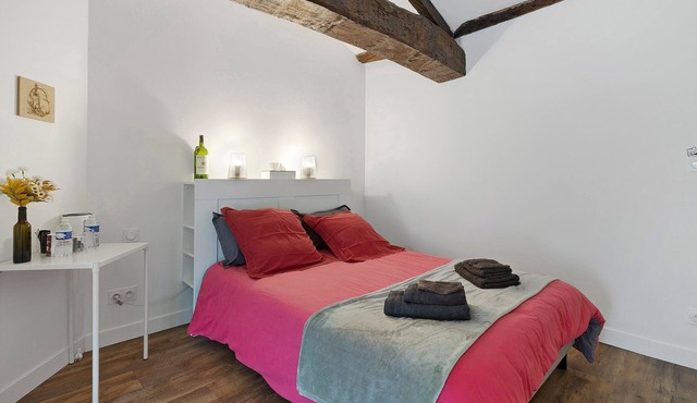 Guest Room Saint-Emilion with Shared Terrace, Shared Garden and Wi-Fi