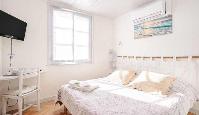 Guest Room Heraudeau 2 - with shared garden and air conditioning